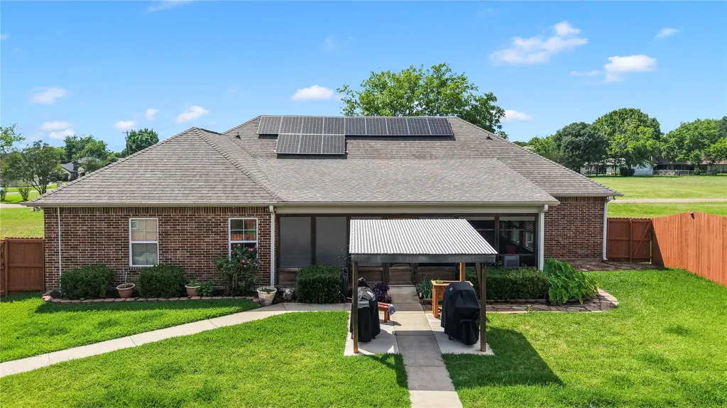 104 Blake Street Mabank TX 75147