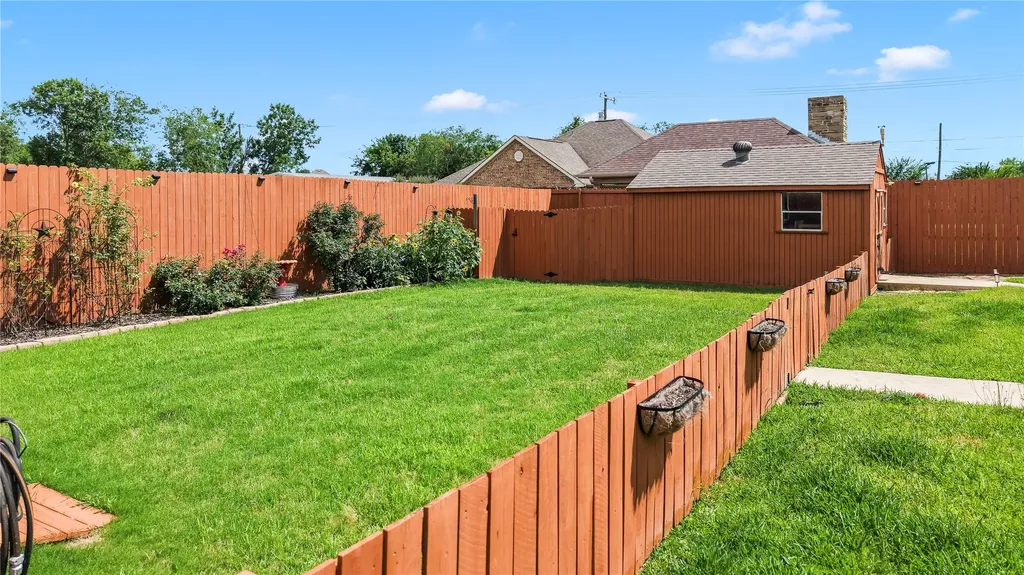 104 Blake Street Mabank TX 75147
