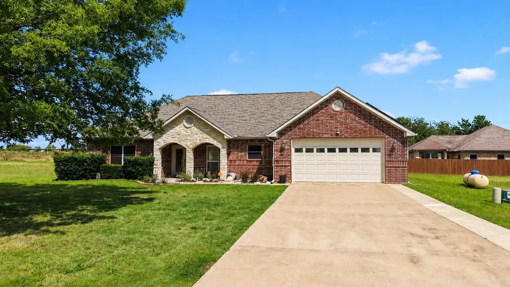 104 Blake Street Mabank TX 75147