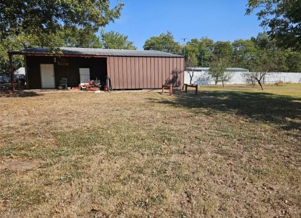 1347 Farm Road 38 S Brookston TX 75421