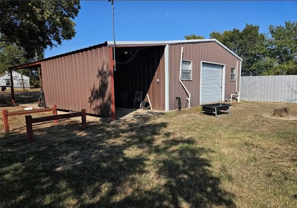 1347 Farm Road 38 S Brookston TX 75421