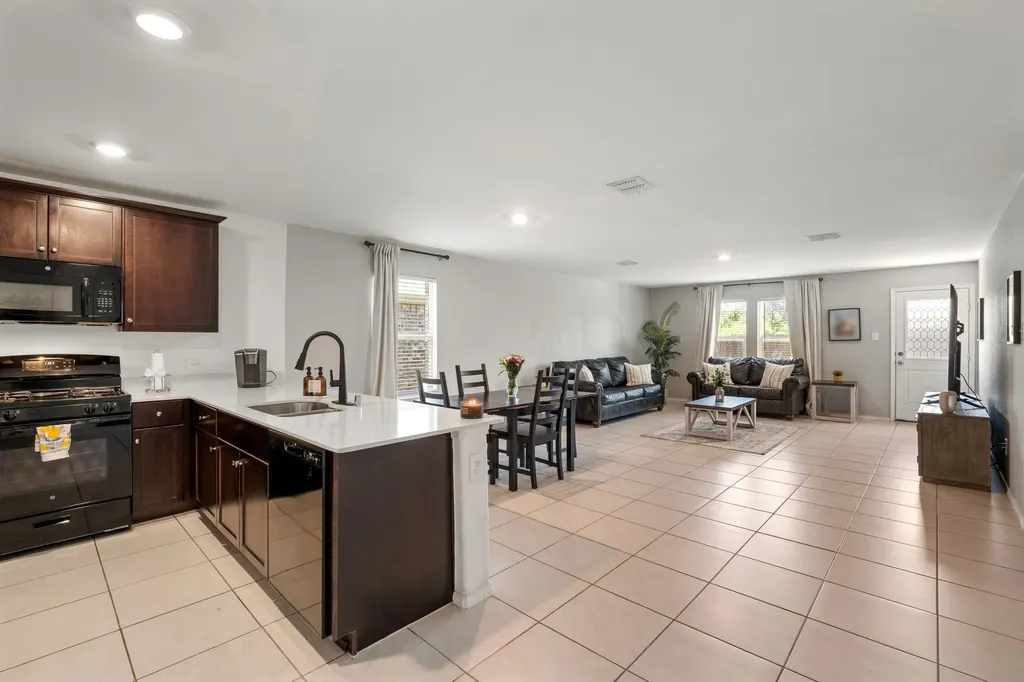 709 Odlozil Lane Ennis TX 75119
