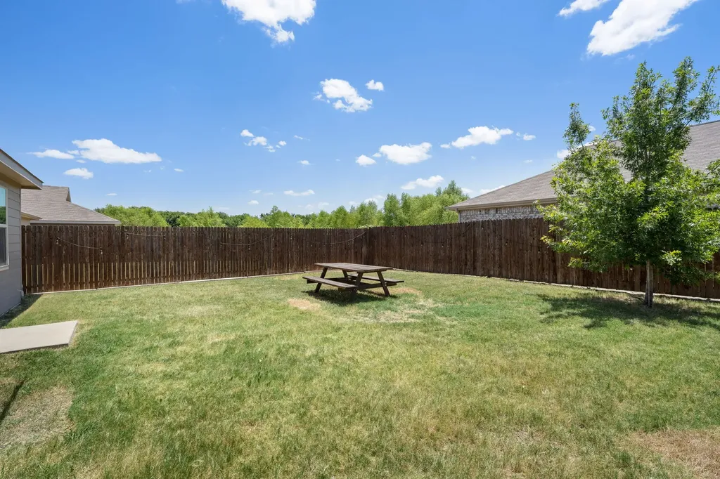 709 Odlozil Lane Ennis TX 75119