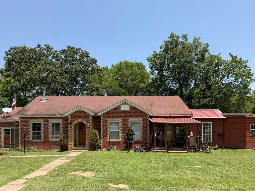 140 S Main Street Avinger TX 75630