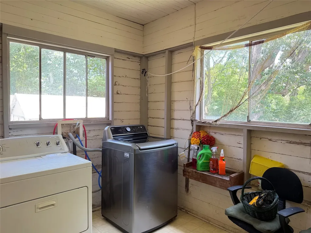 140 S Main Street Avinger TX 75630