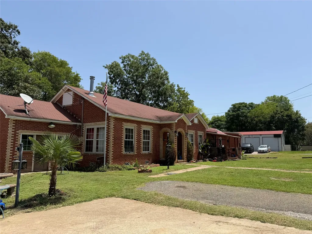140 S Main Street Avinger TX 75630