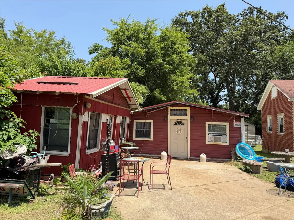 140 S Main Street Avinger TX 75630