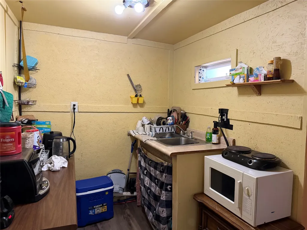 140 S Main Street Avinger TX 75630