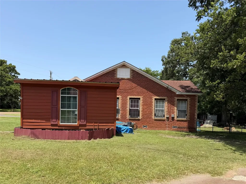 140 S Main Street Avinger TX 75630