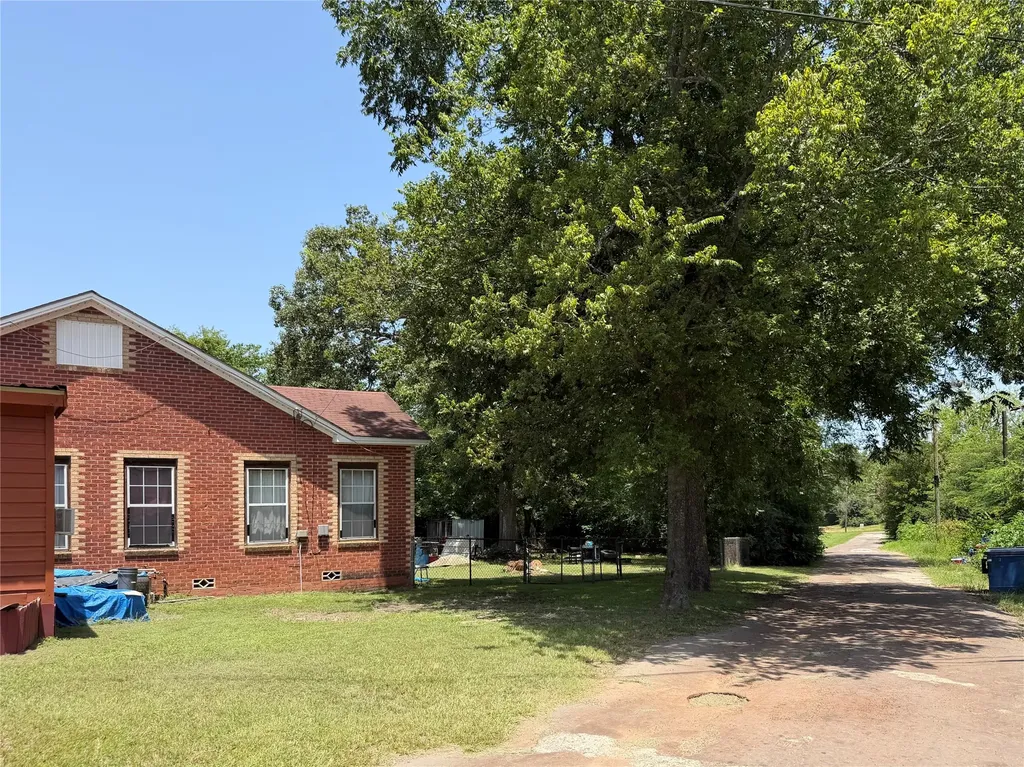 140 S Main Street Avinger TX 75630