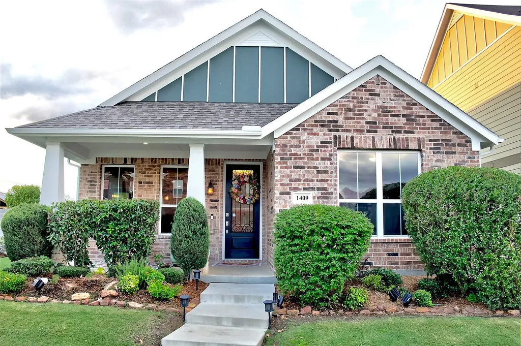 1409 Ellis Lane Aubrey TX 76227