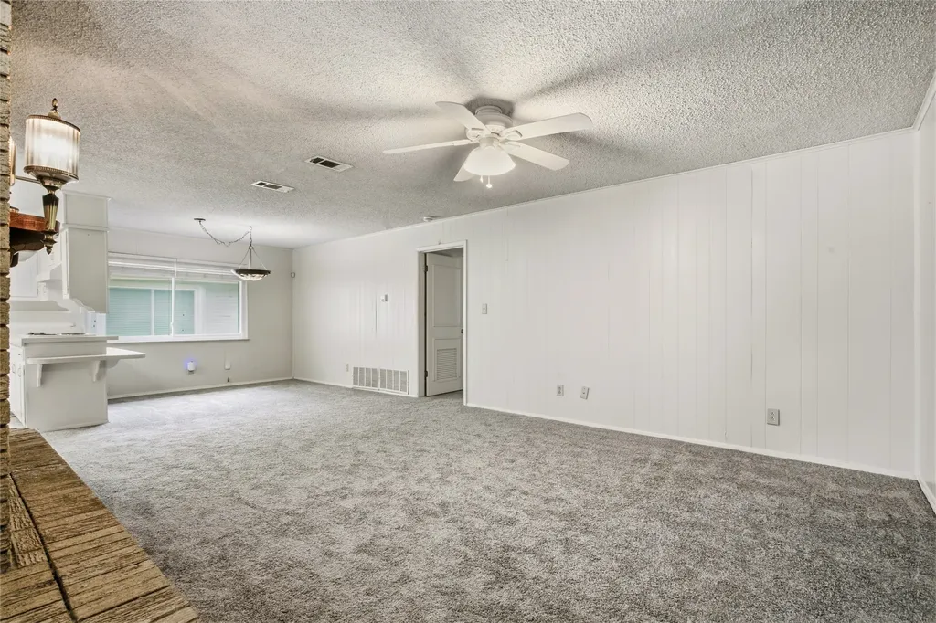 1315 Navaho Street Arlington TX 76012