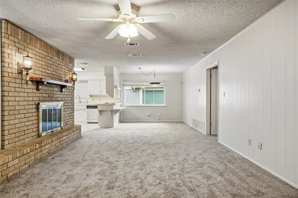 1315 Navaho Street Arlington TX 76012