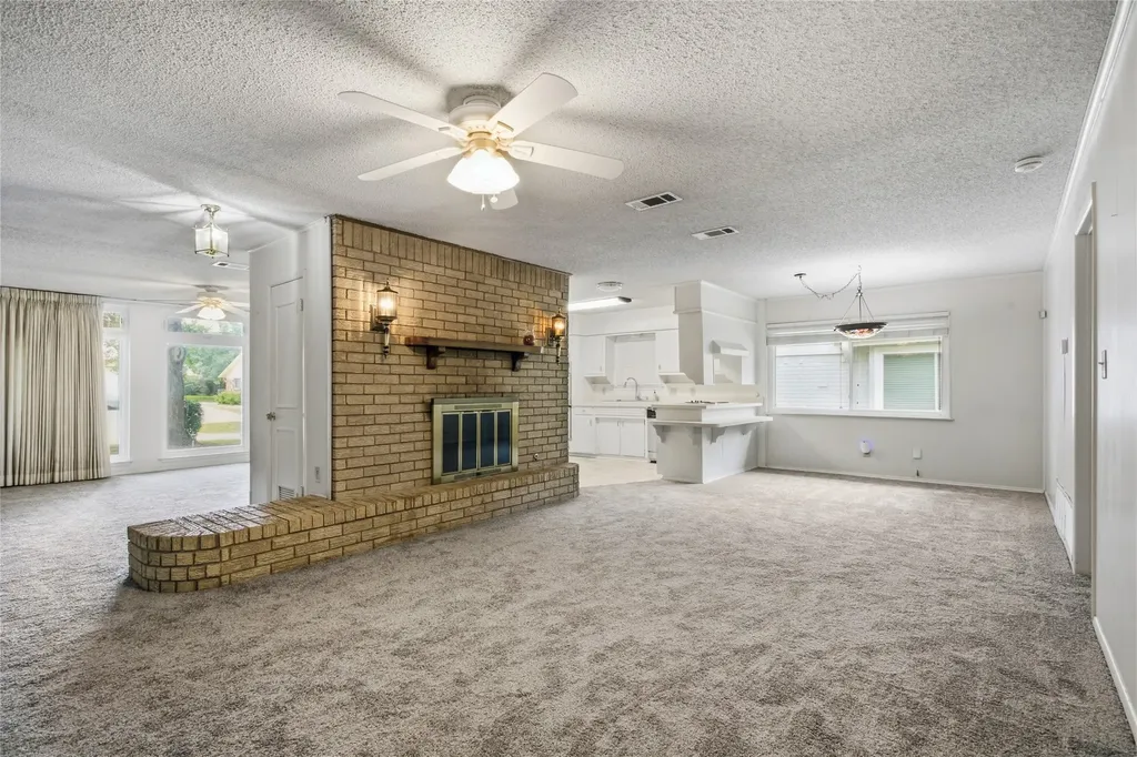 1315 Navaho Street Arlington TX 76012