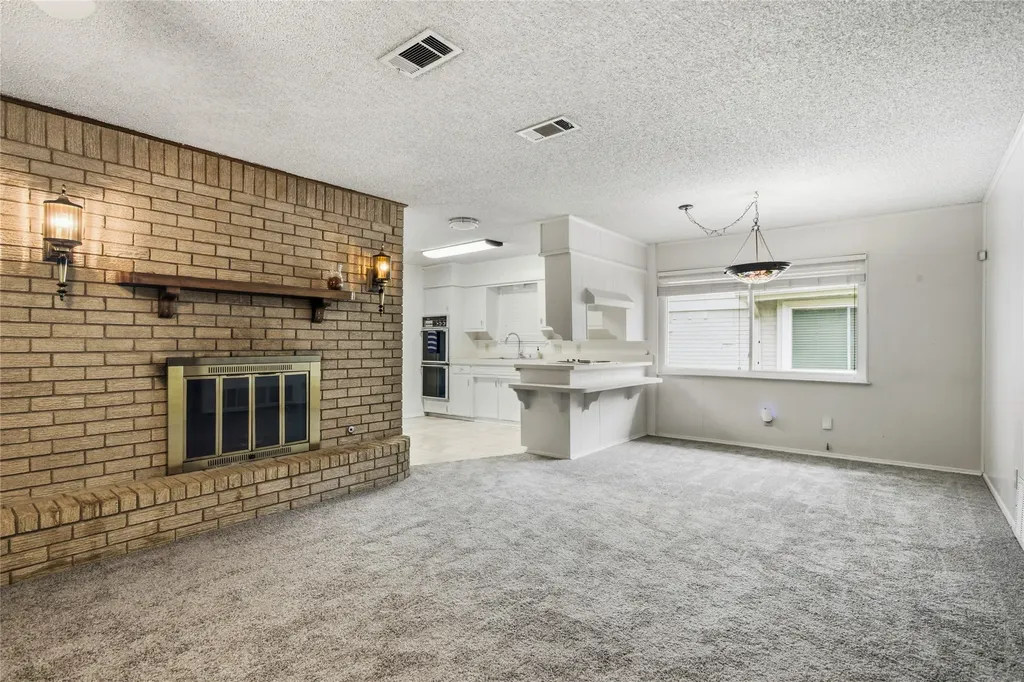1315 Navaho Street Arlington TX 76012