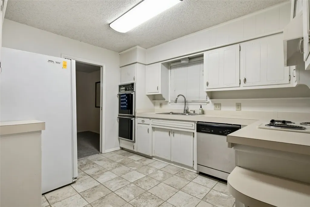 1315 Navaho Street Arlington TX 76012