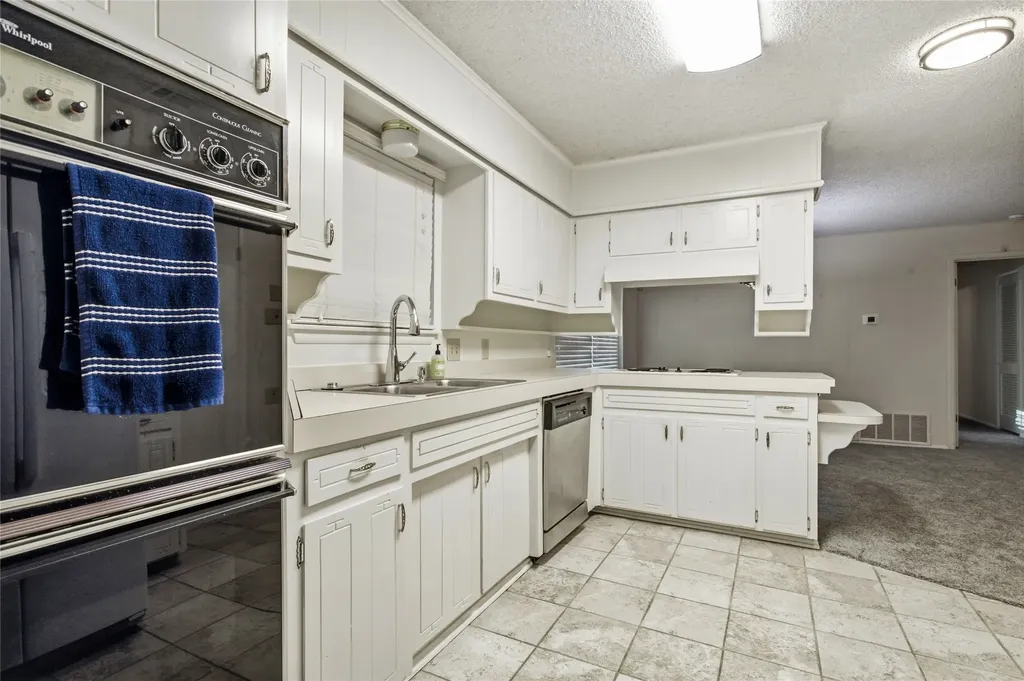 1315 Navaho Street Arlington TX 76012