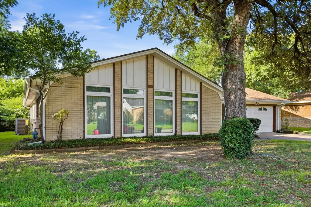 1315 Navaho Street Arlington TX 76012