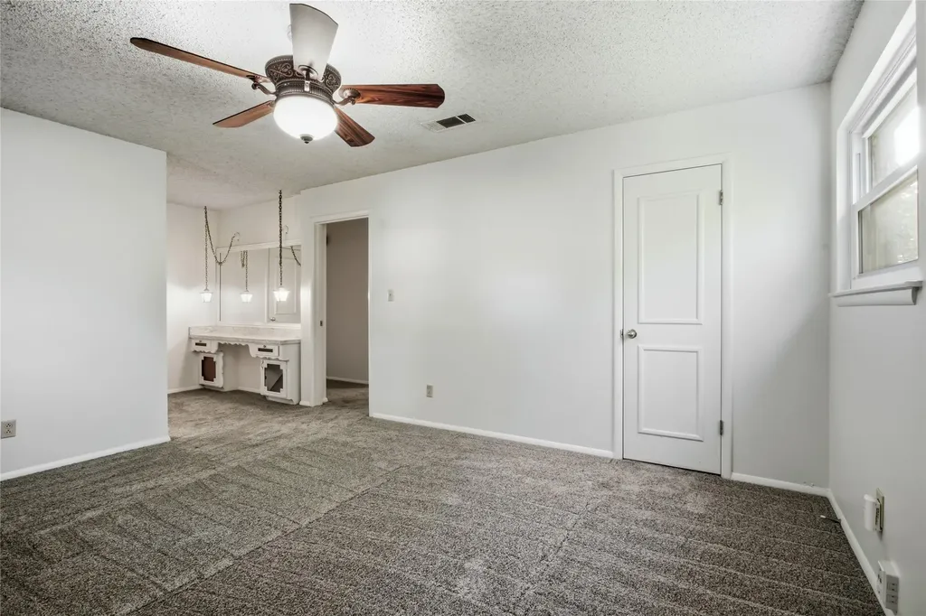 1315 Navaho Street Arlington TX 76012