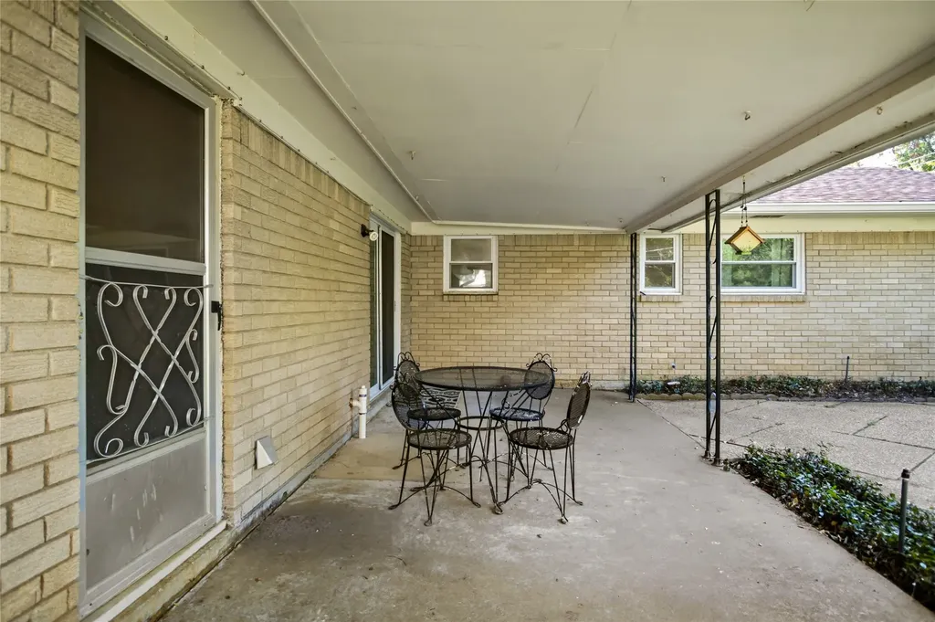 1315 Navaho Street Arlington TX 76012