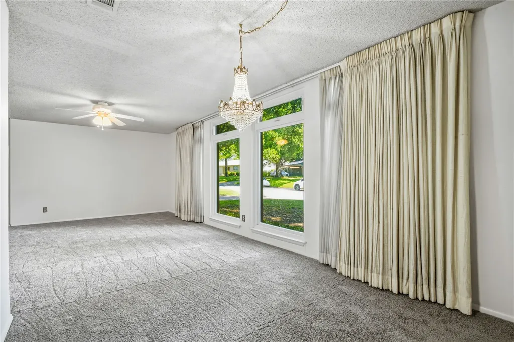 1315 Navaho Street Arlington TX 76012