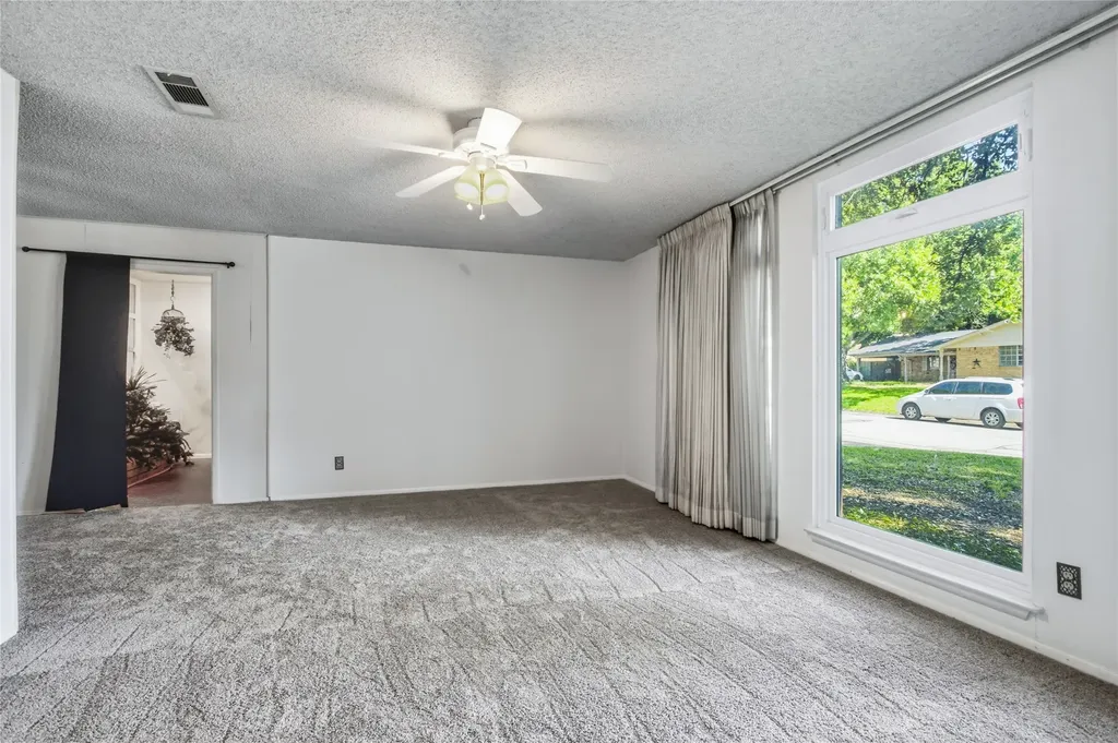 1315 Navaho Street Arlington TX 76012