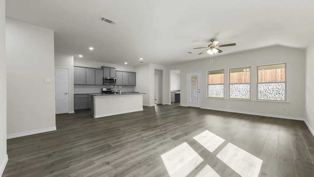 656 Lakepointe Boulevard Lavon TX 75166