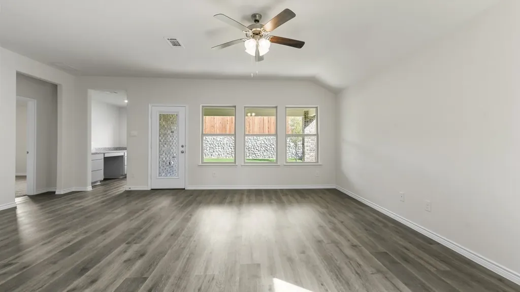 656 Lakepointe Boulevard Lavon TX 75166