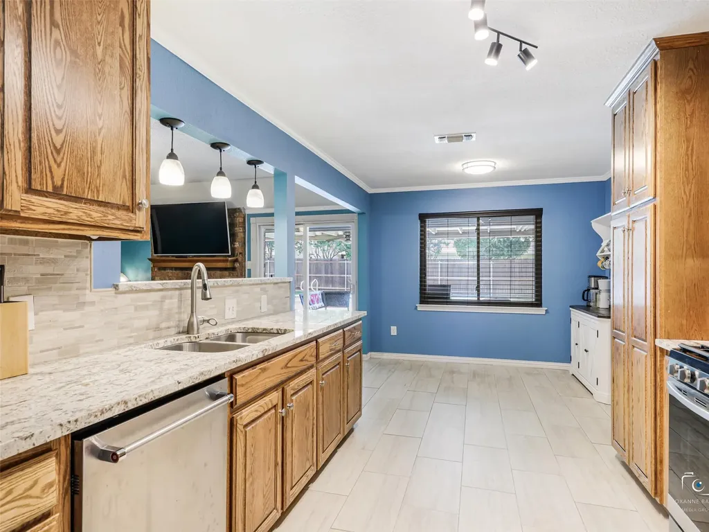 6404 Suncrest Court North Richland Hills TX 76180