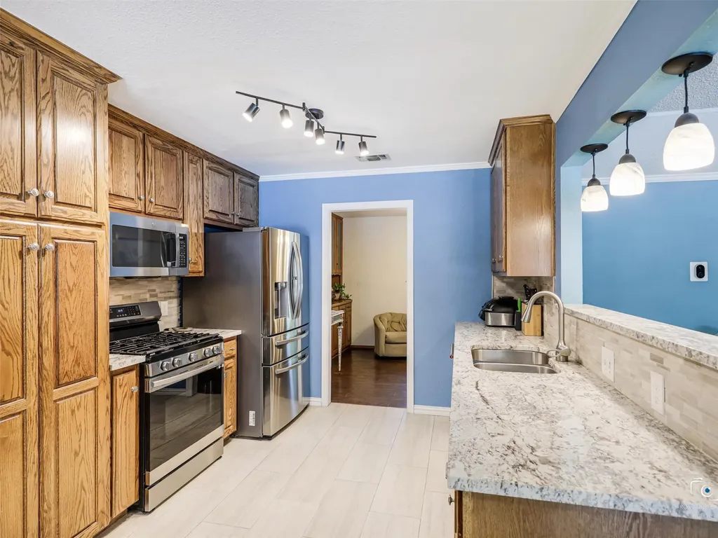 6404 Suncrest Court North Richland Hills TX 76180