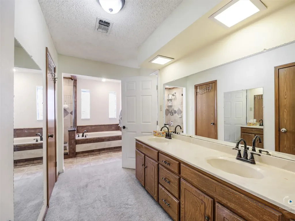 6404 Suncrest Court North Richland Hills TX 76180