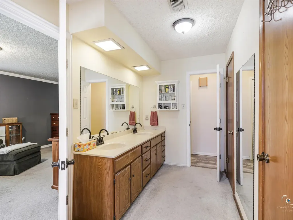 6404 Suncrest Court North Richland Hills TX 76180