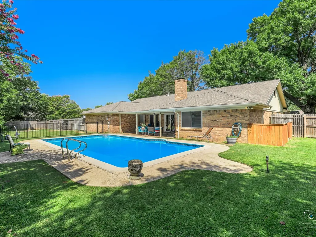 6404 Suncrest Court North Richland Hills TX 76180