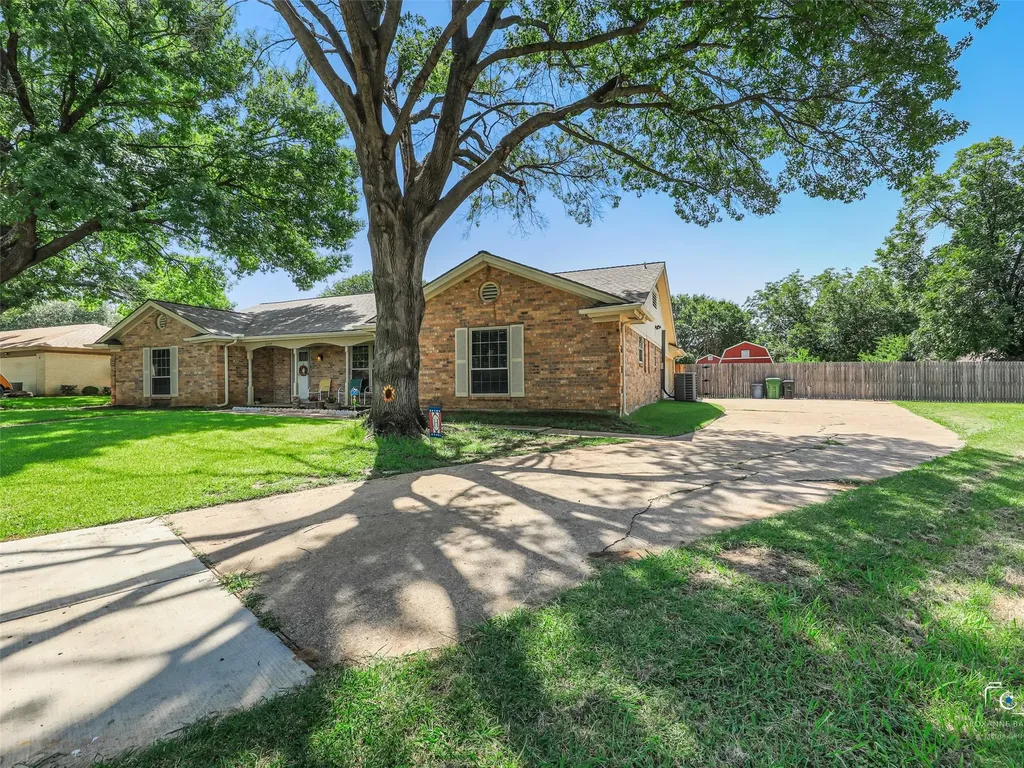 6404 Suncrest Court North Richland Hills TX 76180