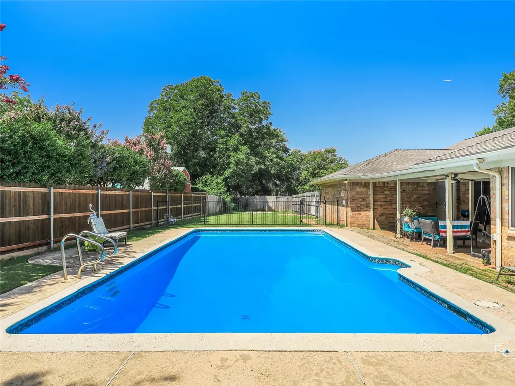 6404 Suncrest Court North Richland Hills TX 76180