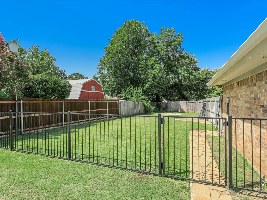 6404 Suncrest Court North Richland Hills TX 76180