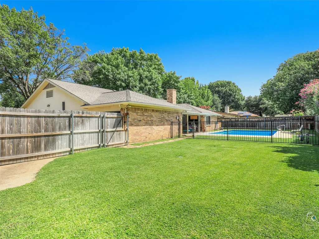 6404 Suncrest Court North Richland Hills TX 76180