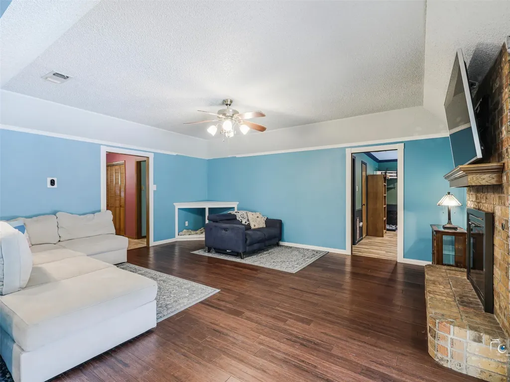 6404 Suncrest Court North Richland Hills TX 76180