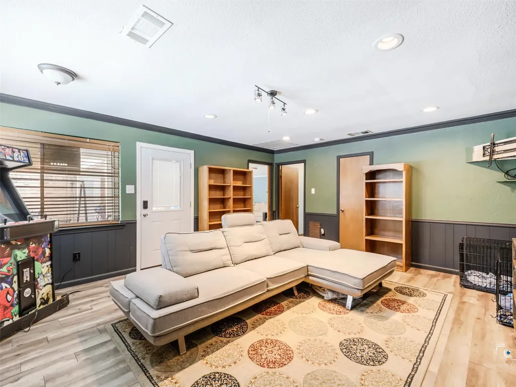 6404 Suncrest Court North Richland Hills TX 76180