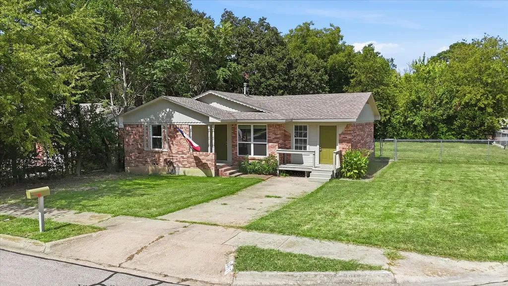 2017 Shawnee Street Denton TX 76209