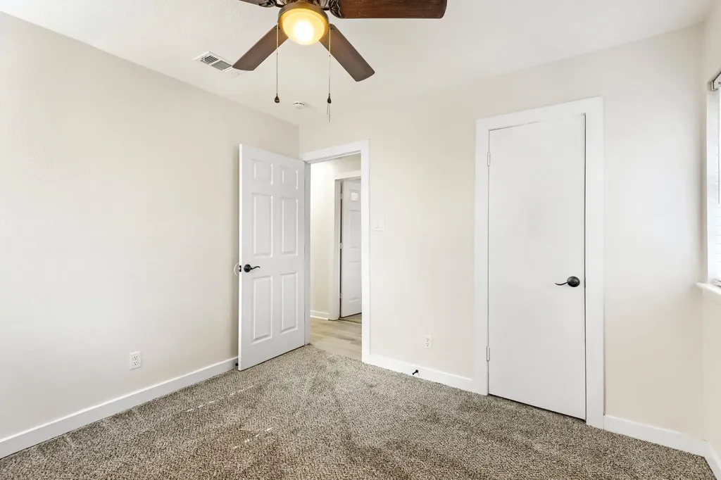 821 Oakwood Avenue Hurst TX 76053