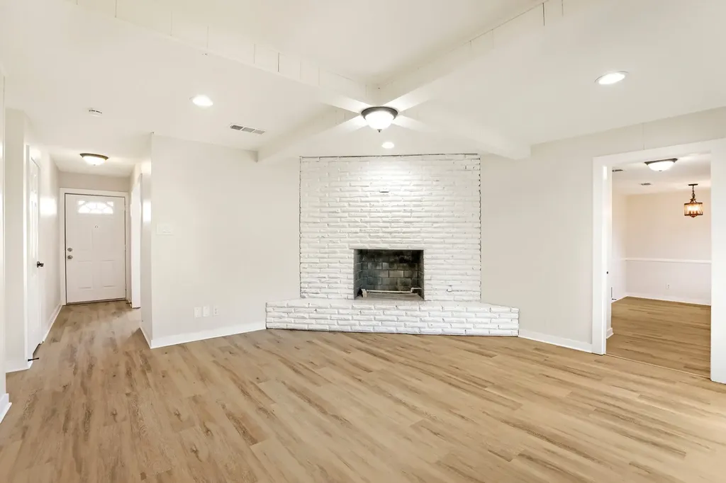 821 Oakwood Avenue Hurst TX 76053