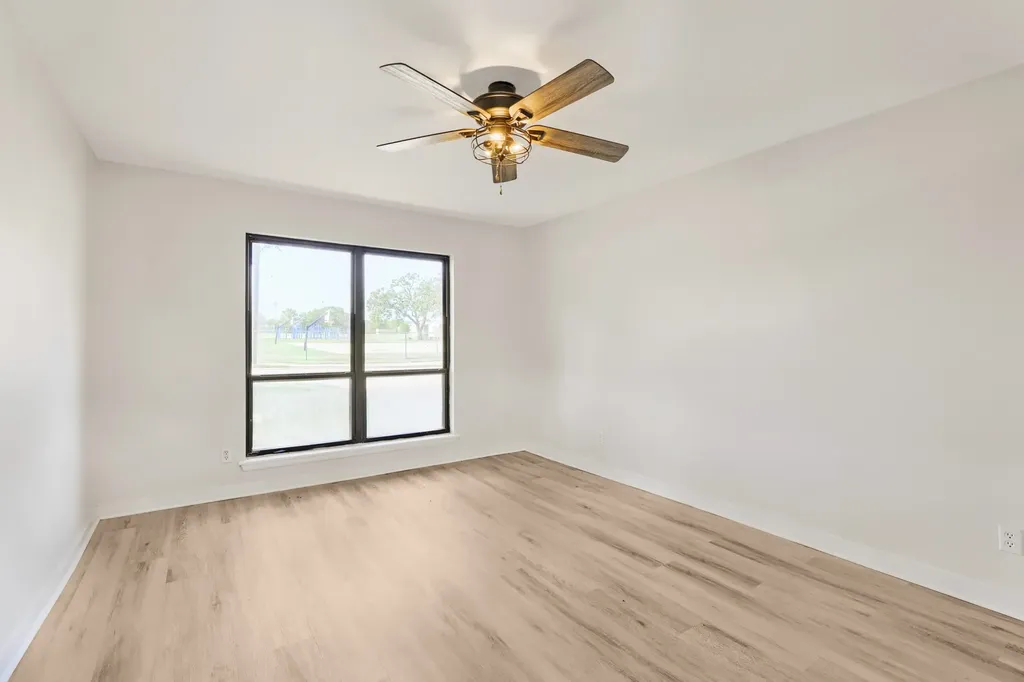 821 Oakwood Avenue Hurst TX 76053