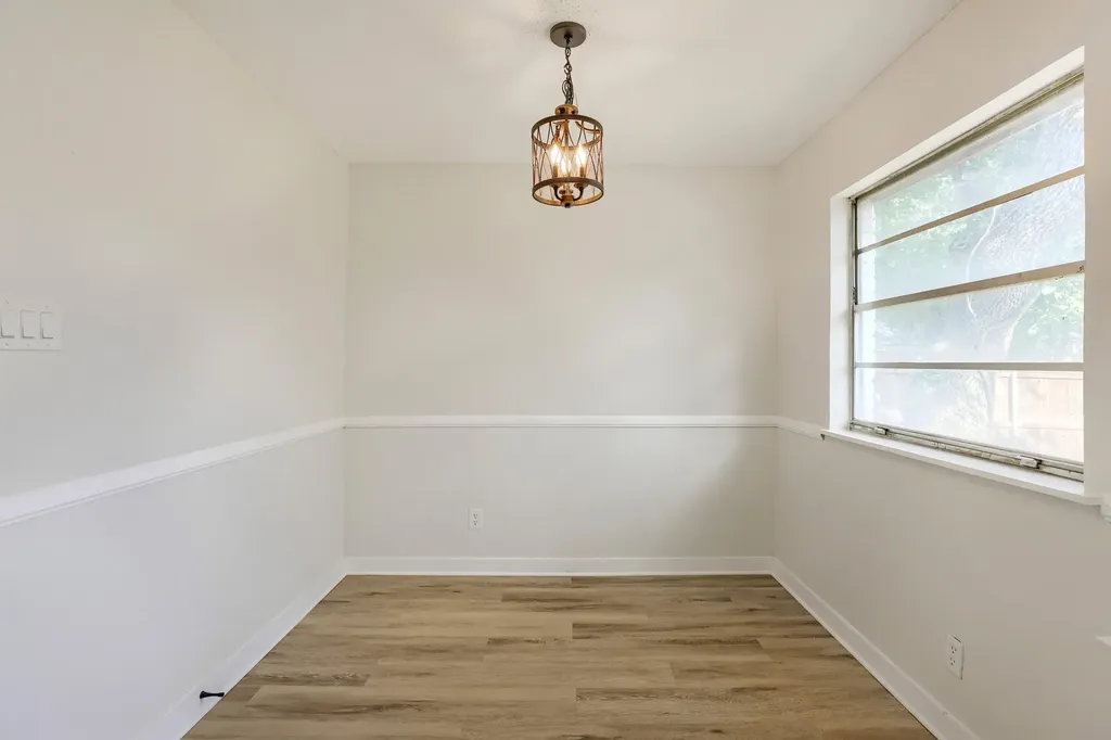 821 Oakwood Avenue Hurst TX 76053