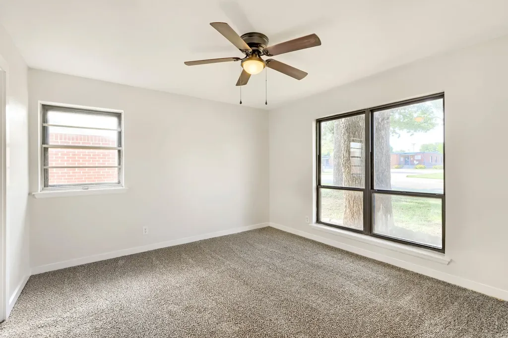 821 Oakwood Avenue Hurst TX 76053