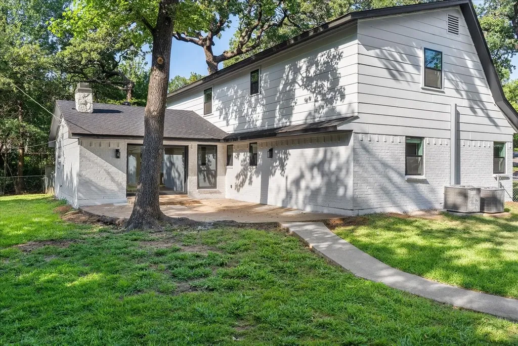 1815 Wellington Court Arlington TX 76013
