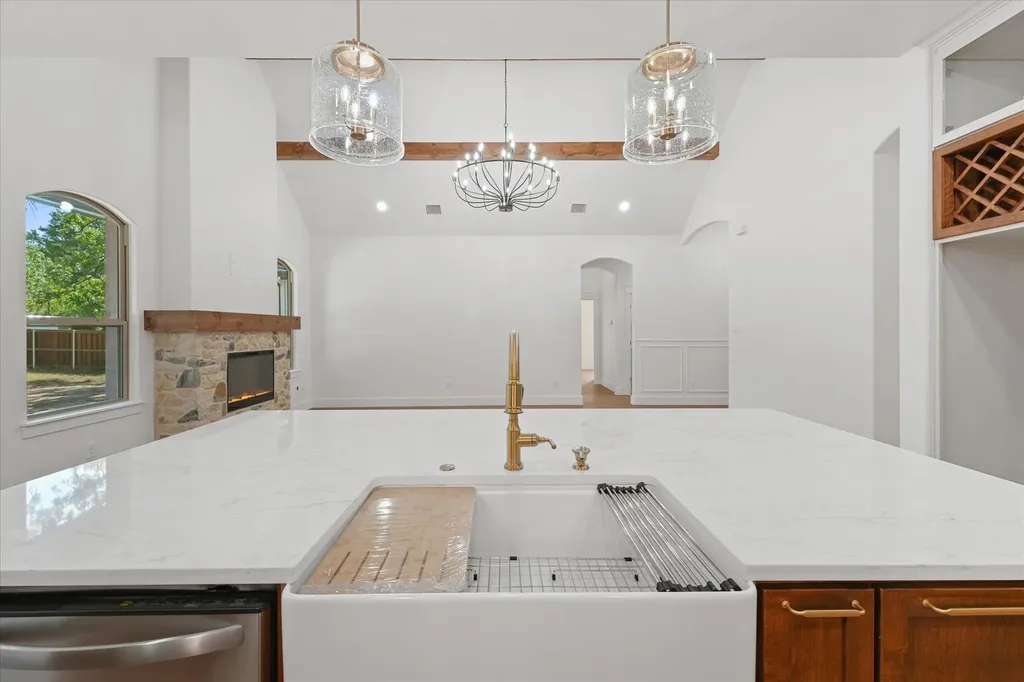 605 N Stewart Street Azle TX 76020