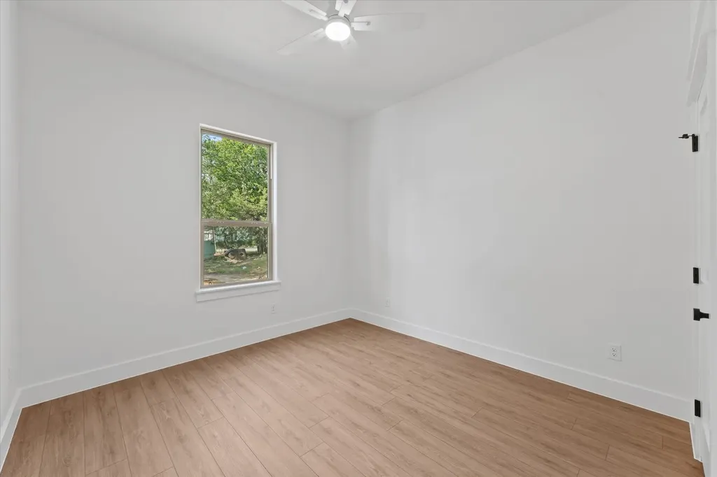 605 N Stewart Street Azle TX 76020