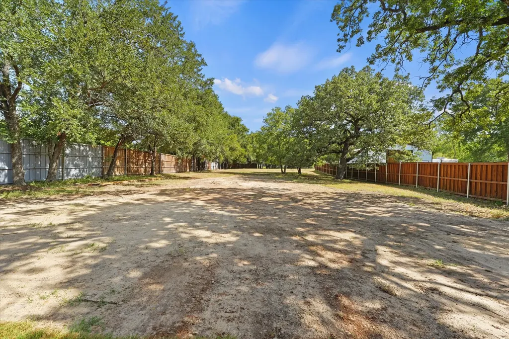 605 N Stewart Street Azle TX 76020