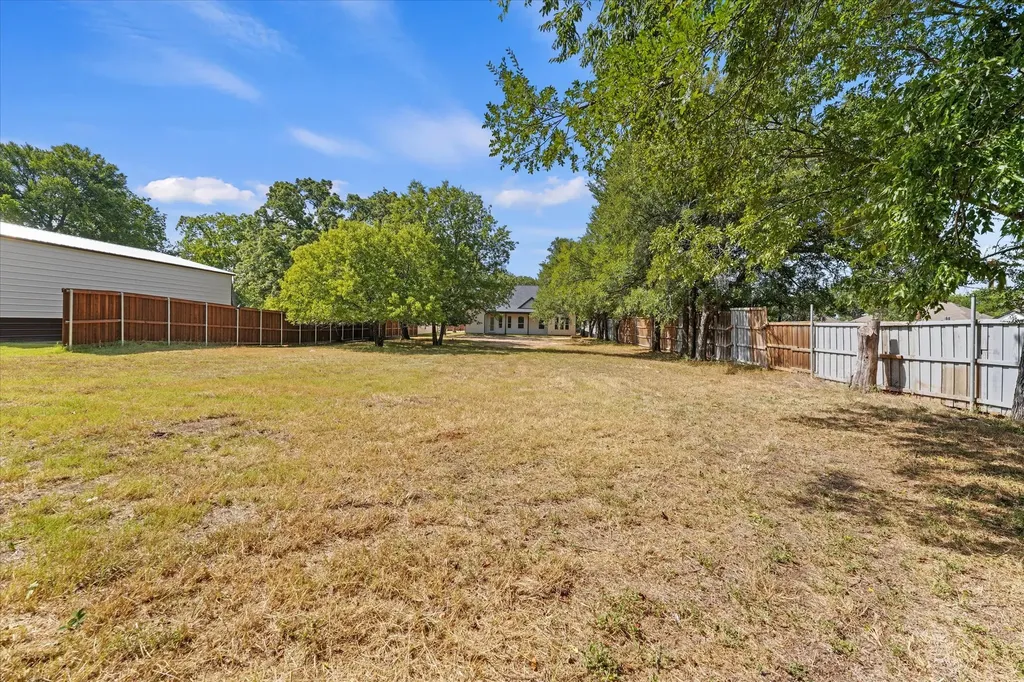 605 N Stewart Street Azle TX 76020